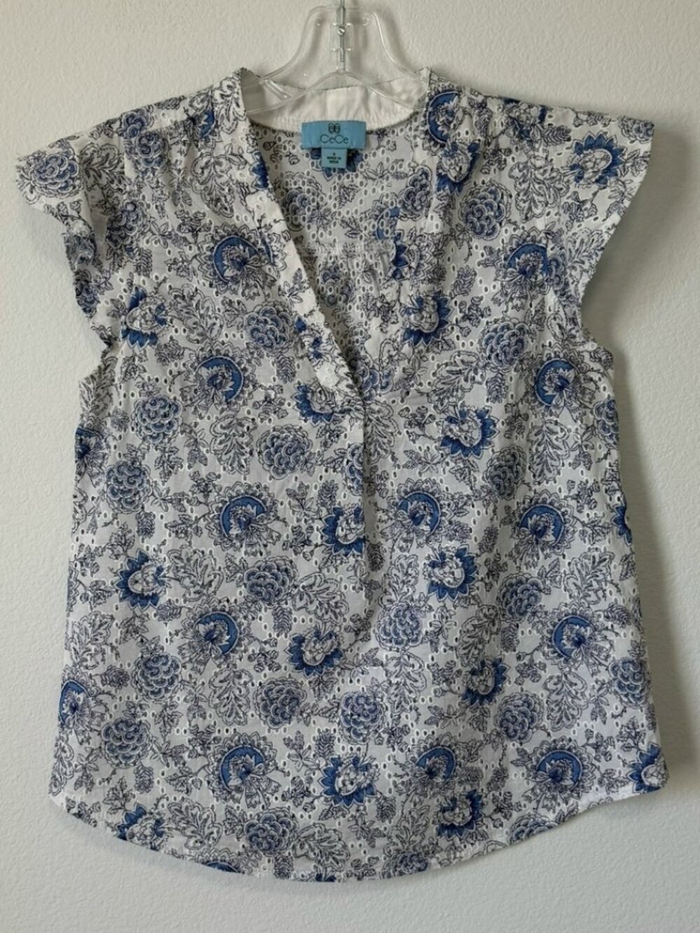 CeCe Short Sleeve V-Neck Blue/White Floral Eyelet 100% Cotton Blouse Size S